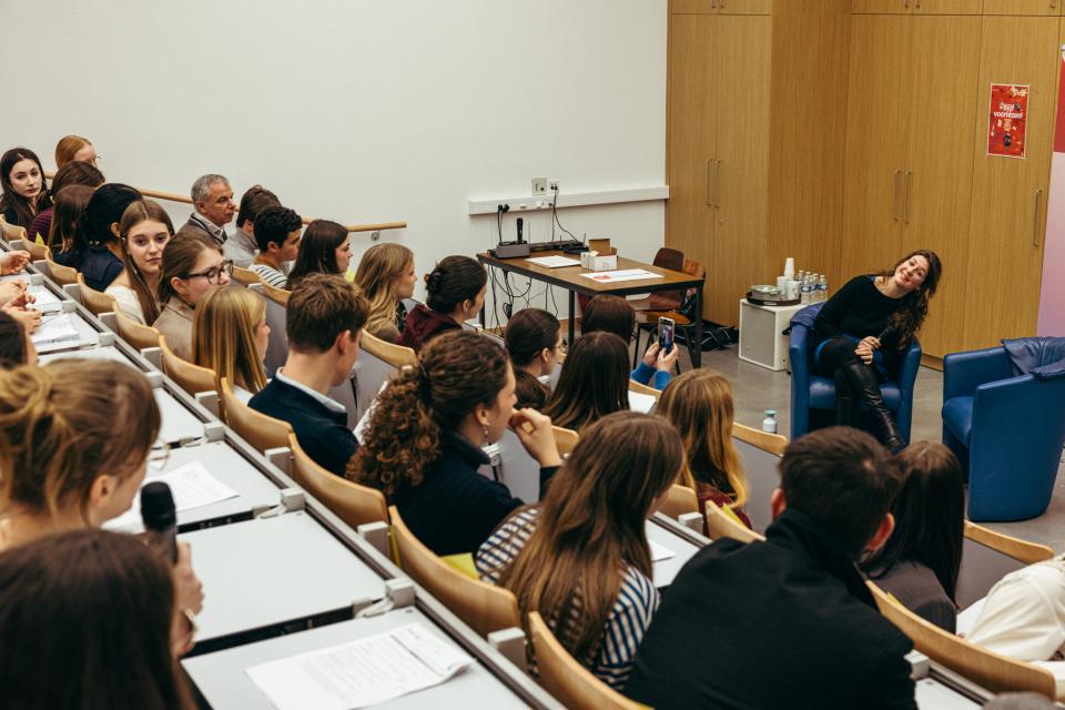 VRT Voorleesclub bij Secundair onderwijs Hasp-O - © Michiel Devijver en Iedereen Leest