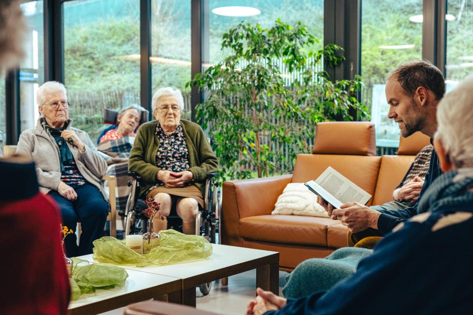 Wannes Cappelle in WZC De Zon - © Michiel Devijver en Iedereen Leest