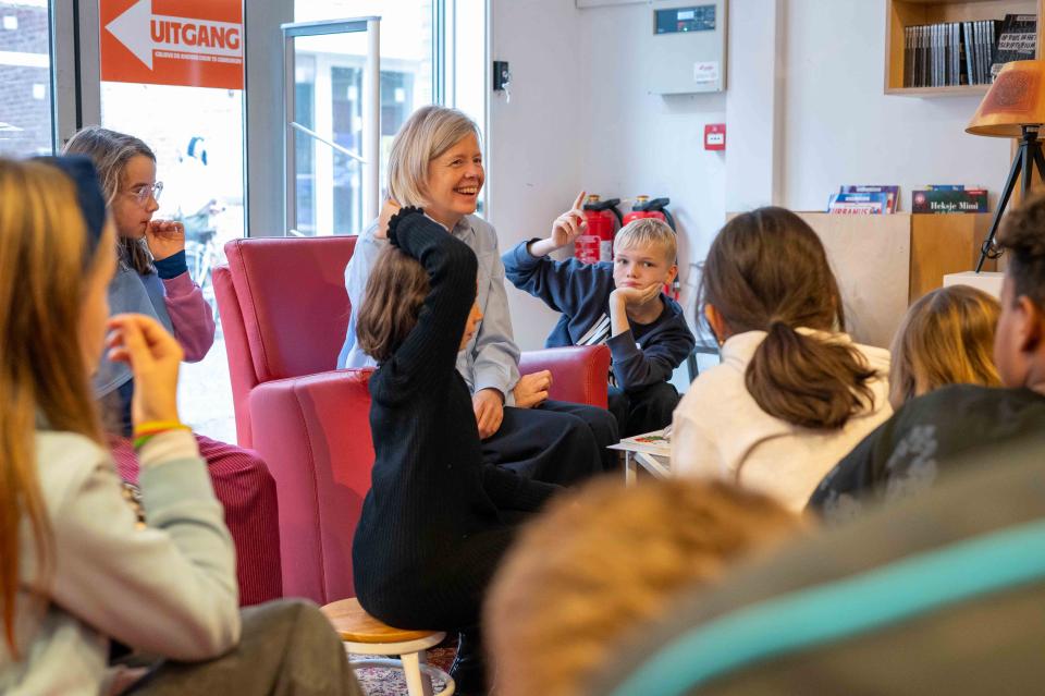 Rector Severine Vermeire in Kringwinkel Leuven