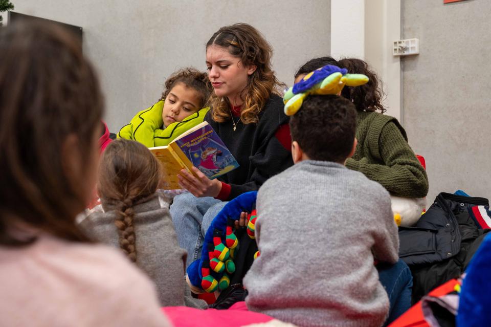 Imane Boudadi in Kringwinkel Vilvoorde - © Kringwinkel Vilvoorde