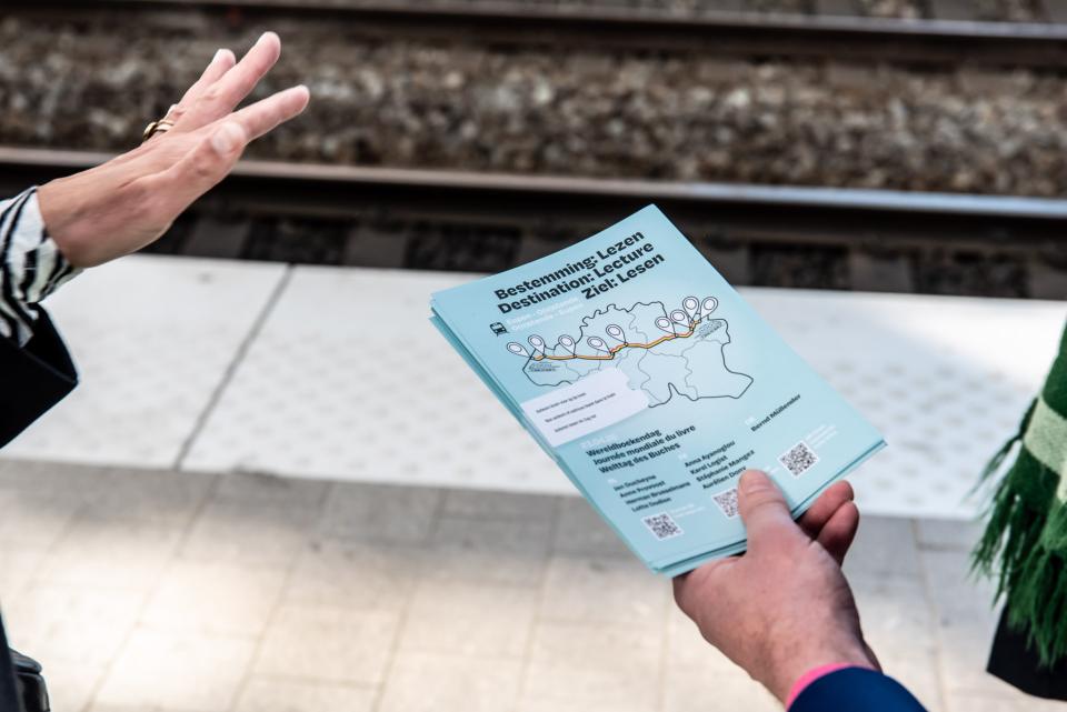 Auteurs lezen op de trein