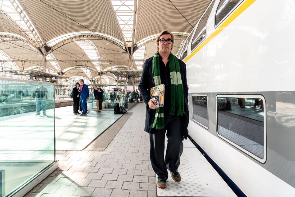 Auteurs lezen op de trein