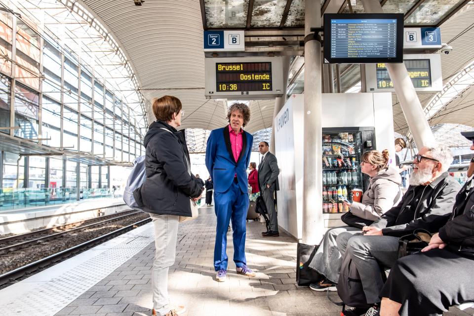 Auteurs lezen op de trein