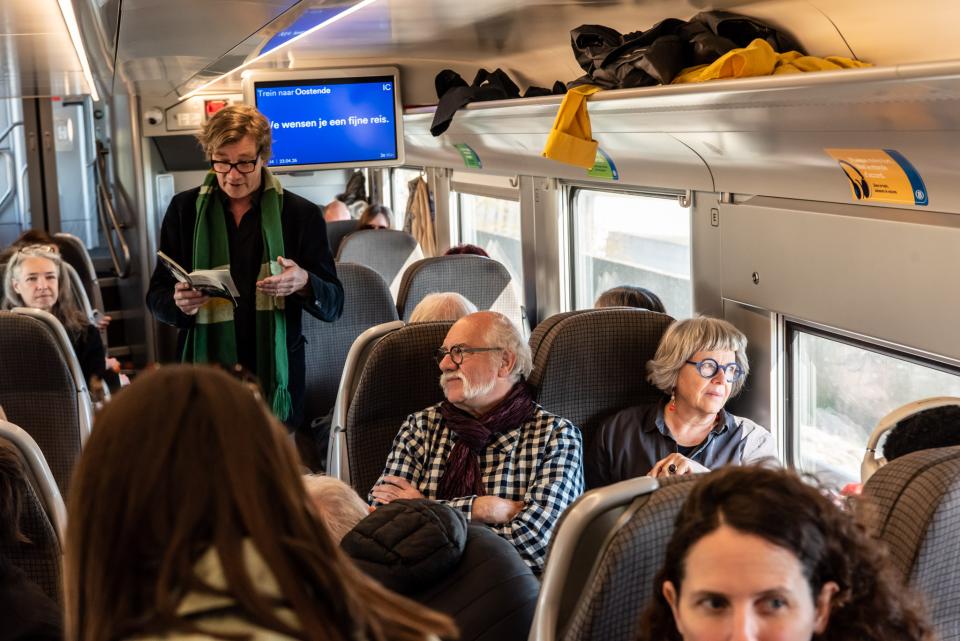 Auteurs lezen op de trein