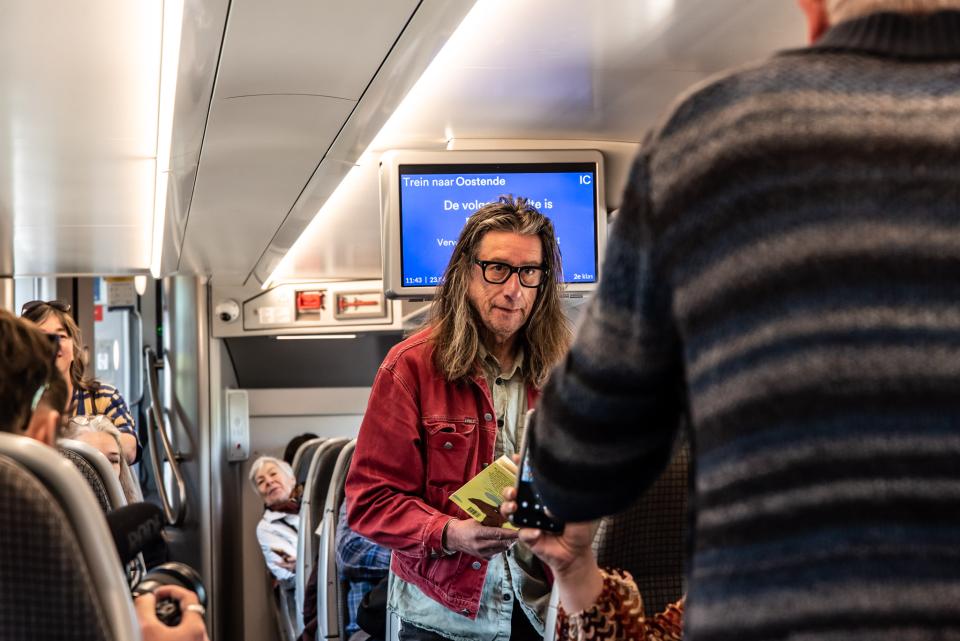 Auteurs lezen op de trein