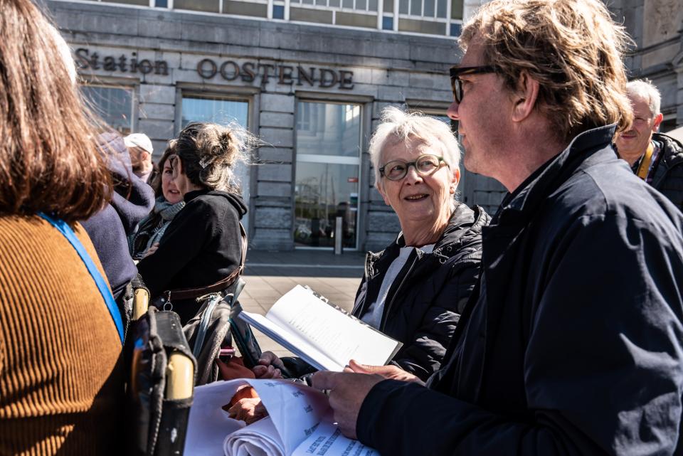 Auteurs lezen op de trein
