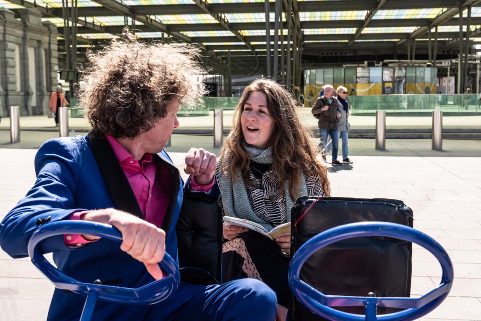 Auteurs lezen op de trein