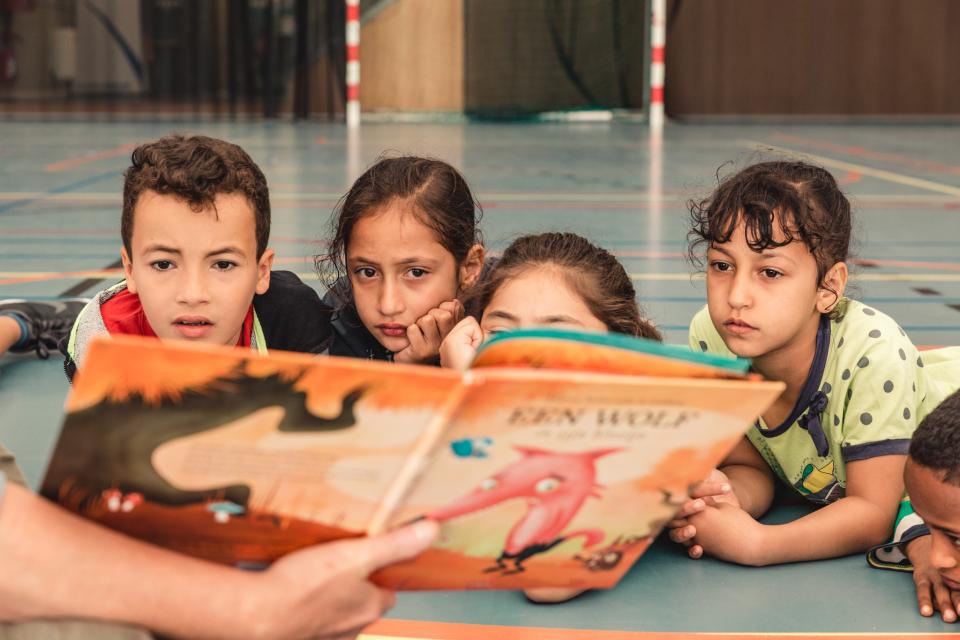 Voorlezen bij de Boekenkaravaan